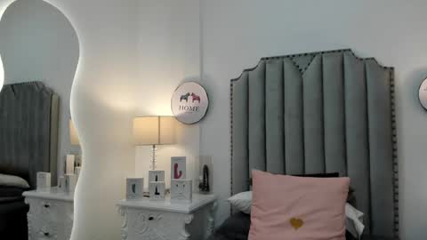 Snapshot of katherine_glow chatting on 04/15/26, 11:28 KATHE online show from 04/15/26, 11:28