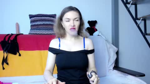 Snapshot of katherinemidnight chatting on 12/08/24, 07:15 Katherine online show from 12/08/24, 07:15