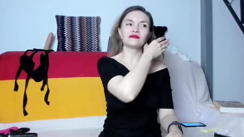 Snapshot of katherinemidnight chatting on 02/20/25, 03:41 Katherine online show from 02/20/25, 03:41