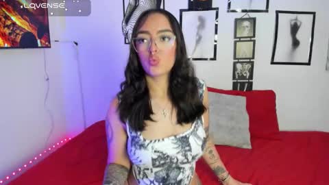 Snapshot of kathhoney1 chatting on 11/27/25, 03:08 Kath online show from 11/27/25, 03:08