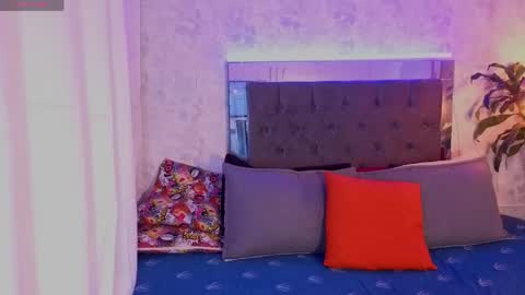 Snapshot of kathira_londres chatting on 06/06/26, 12:21 Sofia online show from 06/06/26, 12:21