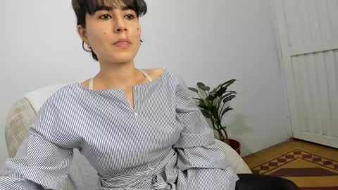 Snapshot of katia_12_ chatting on 01/07/25, 11:35 katia_12_ online show from 01/07/25, 11:35