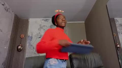 Snapshot of katia_green chatting on 12/19/25, 11:28 Katia online show from 12/19/25, 11:28