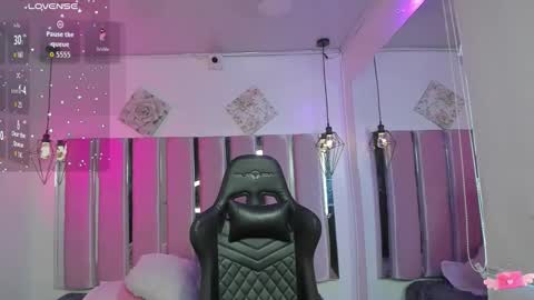 Snapshot of katia_ws chatting on 10/27/25, 12:31 KATIA online show from 10/27/25, 12:31