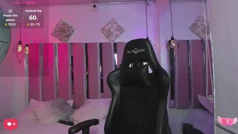 Snapshot of katia_ws chatting on 11/17/25, 12:44 KATIA online show from 11/17/25, 12:44