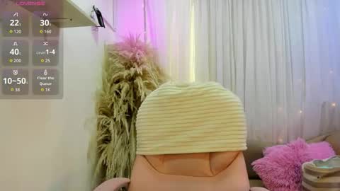 Snapshot of katia_ws chatting on 12/15/25, 12:42 KATIA online show from 12/15/25, 12:42