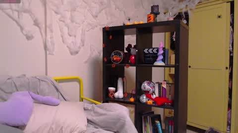 Snapshot of katie_deville chatting on 12/02/24, 03:47 Katie Deville online show from 12/02/24, 03:47