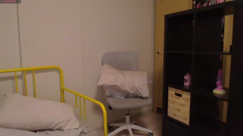 Snapshot of katie_deville chatting on 12/02/24, 06:52 Katie Deville online show from 12/02/24, 06:52