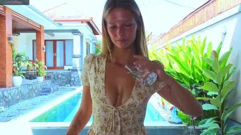 Katie online show from 04/10/26, 02:39