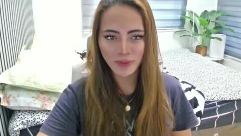 katiefrox  online show from 02/10/25, 06:20