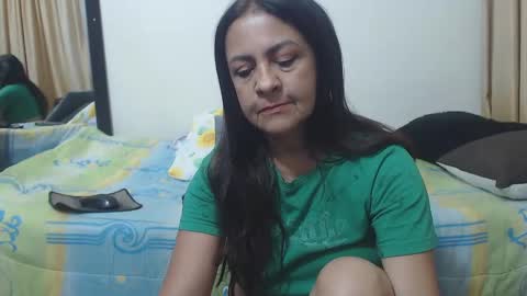 Snapshot of katiehotx chatting on 12/22/24, 02:39 katie online show from 12/22/24, 02:39