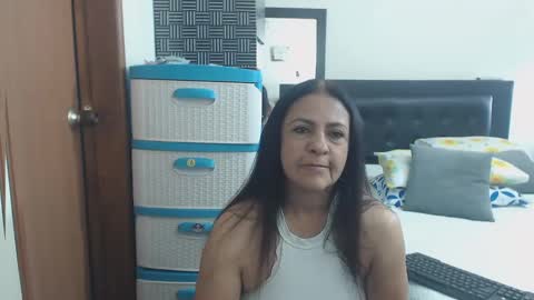 Snapshot of katiehotx chatting on 12/24/24, 04:08 katie online show from 12/24/24, 04:08