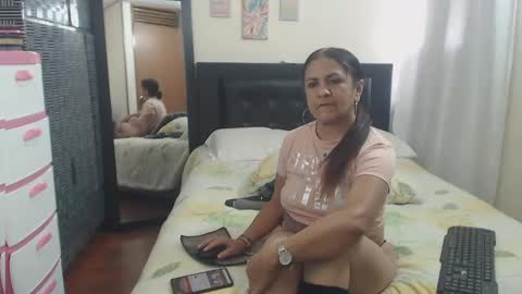 Snapshot of katiehotx chatting on 02/12/25, 07:35 katie online show from 02/12/25, 07:35