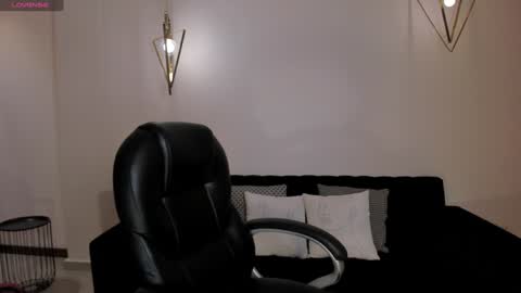 Snapshot of katiestonne chatting on 01/21/25, 03:04 Kate Stonne online show from 01/21/25, 03:04