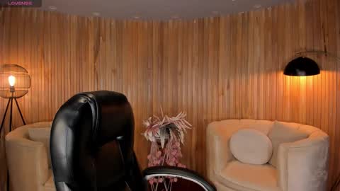 Snapshot of katiestonne chatting on 09/24/25, 02:37 Kate Stonne online show from 09/24/25, 02:37