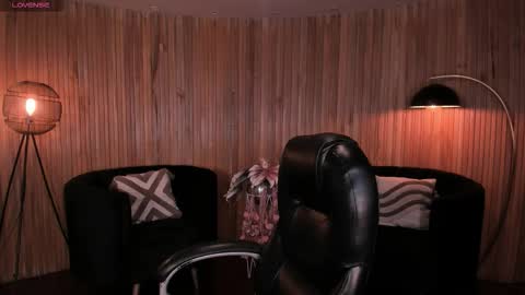 Snapshot of katiestonne chatting on 11/20/25, 03:07 Kate Stonne online show from 11/20/25, 03:07