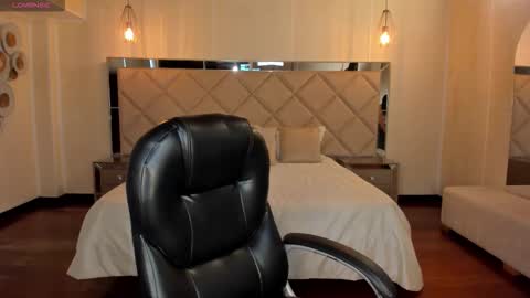 Kate Stonne online show from 12/20/25, 07:10