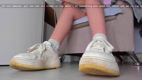 Snapshot of katiewoww chatting on 09/15/25, 02:50 Miss Katie online show from 09/15/25, 02:50