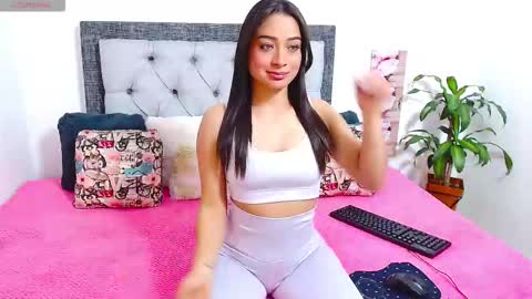 Snapshot of katikloving chatting on 01/18/26, 10:02 Follow Instagram katikloving online show from 01/18/26, 10:02