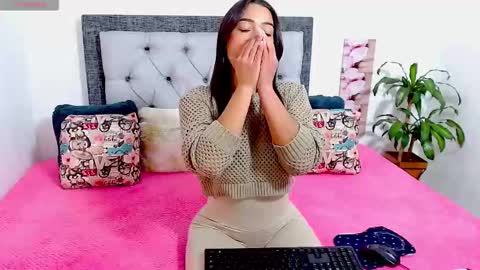 Snapshot of katikloving chatting on 02/14/26, 03:42 Follow Instagram katikloving online show from 02/14/26, 03:42