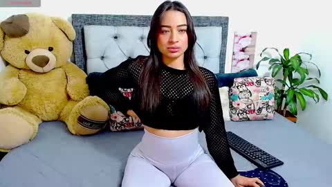 Snapshot of katikloving chatting on 02/20/26, 06:48 Follow Instagram katikloving online show from 02/20/26, 06:48