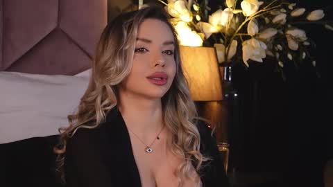 KatJolie online show from 02/19/25, 07:48