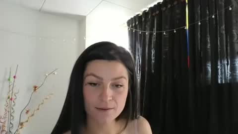 Snapshot of katlopez19 chatting on 02/14/25, 06:29 katalina online show from 02/14/25, 06:29