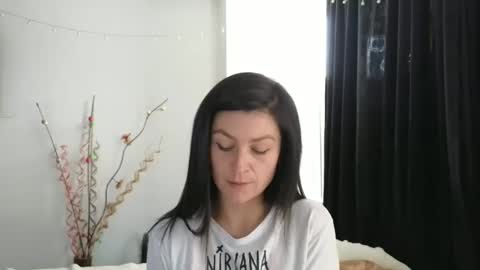 Snapshot of katlopez19 chatting on 02/26/25, 05:28 katalina online show from 02/26/25, 05:28