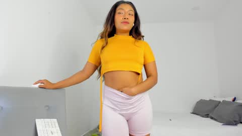 Follow me on instagram and twitter as correaktnees online show from 12/21/24, 10:39