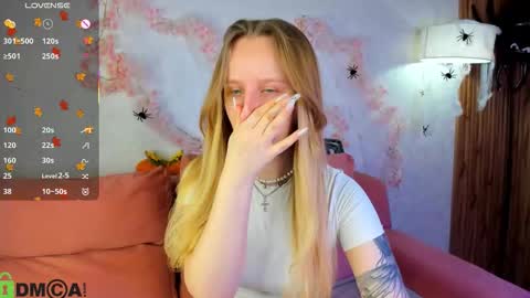 Snapshot of katrina_bail chatting on 10/28/25, 01:09 Katrina Bail online show from 10/28/25, 01:09