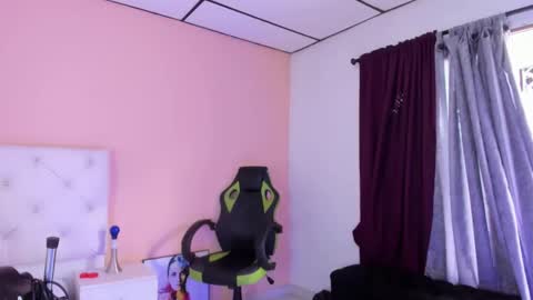 Snapshot of katte_landerr chatting on 10/04/25, 01:42 Katte online show from 10/04/25, 01:42