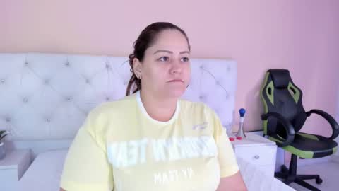 Snapshot of katte_landerr chatting on 10/06/25, 01:19 Katte online show from 10/06/25, 01:19