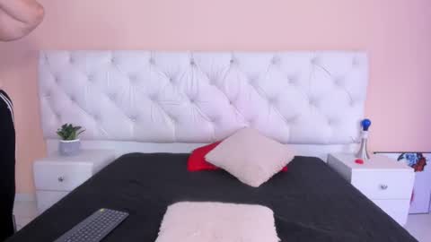 Snapshot of katte_landerr chatting on 11/25/25, 01:22 Katte online show from 11/25/25, 01:22