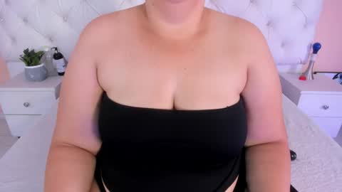 Snapshot of katte_landerr chatting on 12/21/25, 01:07 Katte online show from 12/21/25, 01:07