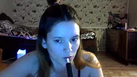 Snapshot of katte_light chatting on 03/31/26, 03:56 katte light online show from 03/31/26, 03:56