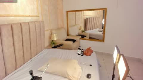Katerine online show from 05/06/26, 03:57