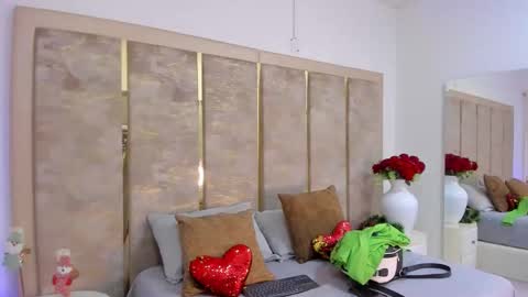 KattyaRogers online show from 12/22/25, 07:33