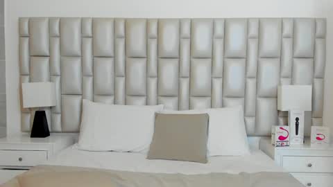 Snapshot of katy_and_paola chatting on 02/01/25, 04:22 katy blonde girl and paola big boobs online show from 02/01/25, 04:22