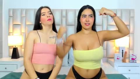 katy blonde girl and paola big boobs online show from 01/17/26, 01:38