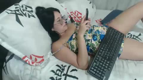 Snapshot of katy_bello chatting on 02/15/25, 09:15 katy online show from 02/15/25, 09:15