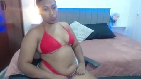 Snapshot of katy_lux_ chatting on 08/01/26, 02:38 katy_lux_ online show from 08/01/26, 02:38