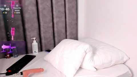 Snapshot of katy_thompson_ chatting on 01/21/25, 06:11 Katherin online show from 01/21/25, 06:11