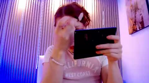 Snapshot of katy_van chatting on 06/12/26, 09:35 Katy Van online show from 06/12/26, 09:35