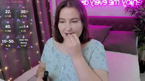 Kate online show from 10/18/25, 05:21