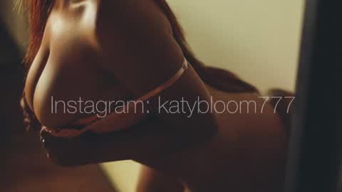 Snapshot of katybloom_ chatting on 02/20/25, 03:23 online show from 02/20/25, 03:23