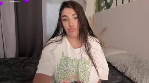 Snapshot of katybloom_ chatting on 02/21/25, 05:20 online show from 02/21/25, 05:20