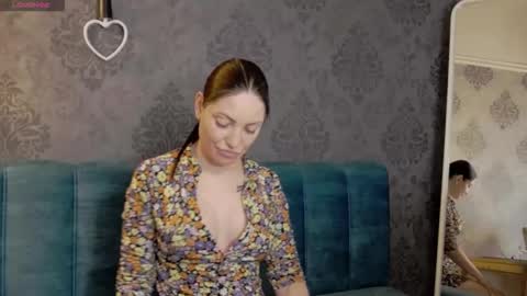 Snapshot of katylinee chatting on 04/08/26, 02:39 Katyline online show from 04/08/26, 02:39