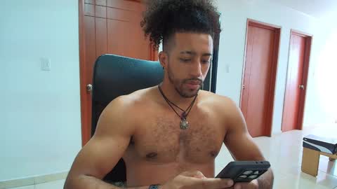 Snapshot of kaurilop chatting on 12/25/24, 08:17 Kauri Lop online show from 12/25/24, 08:17