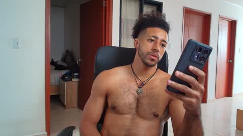 Snapshot of kaurilop chatting on 01/08/25, 03:07 Kauri Lop online show from 01/08/25, 03:07