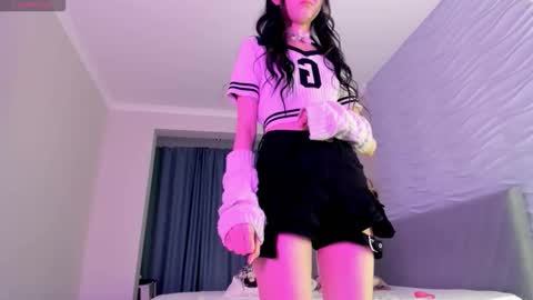 mai online show from 10/17/25, 02:30